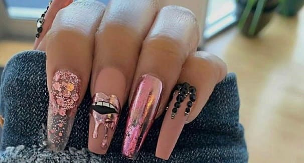 Moda Nails