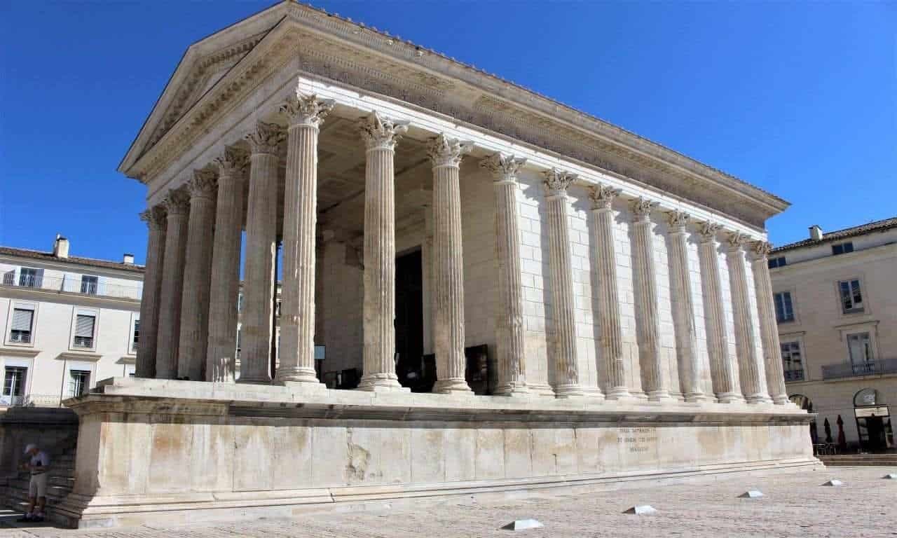 Place Maison Carrée