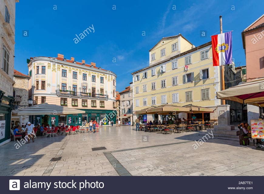 Place People's Square or Pjaca