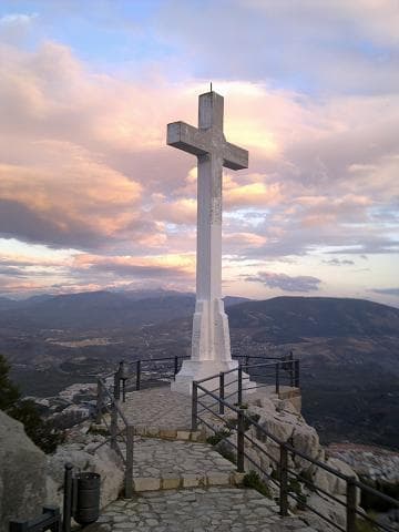 Lugar La cruz del castillo de Santa Catalina