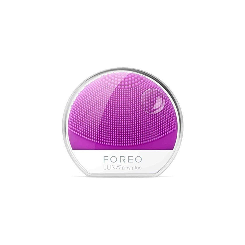 Beauty LUNA Play Plus de FOREO es el cepillo facial recargable de silicona, Fuchsia. Con pilas recambiables y resistente al agua