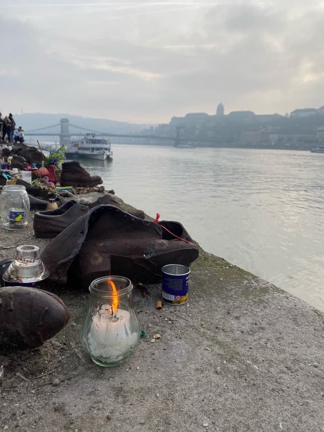 Place Shoes on the Danube Bank