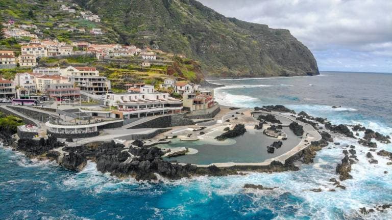 Place Piscinas Naturais de Porto Monìz