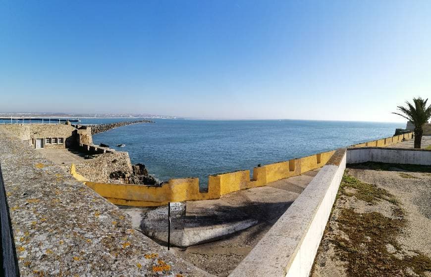 Place Fortaleza de Peniche