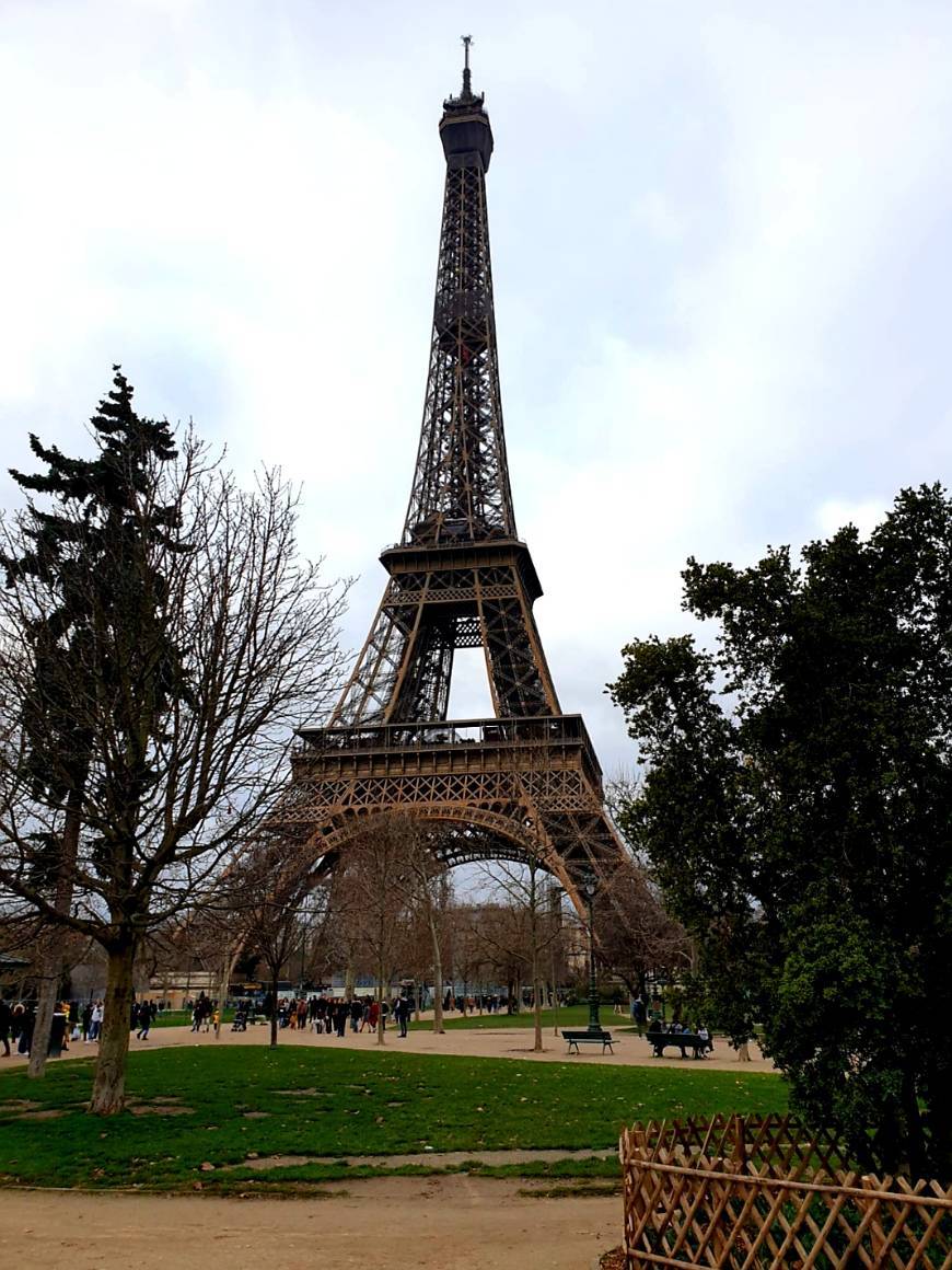 Place Torre Eiffel