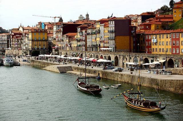 Place Cais da Ribeira