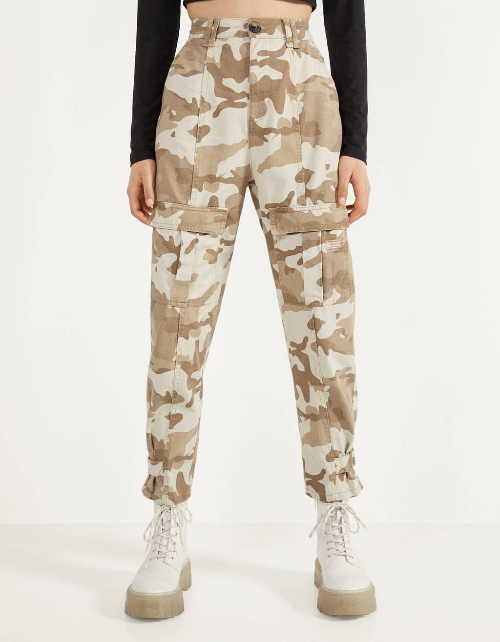 Producto Calças cargo de camuflagem Bershka 