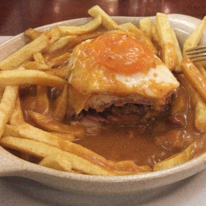 Moda Francesinha e molho 