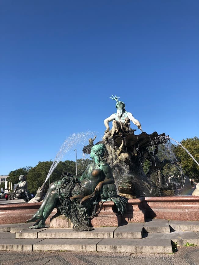 Lugar Neptunbrunnen