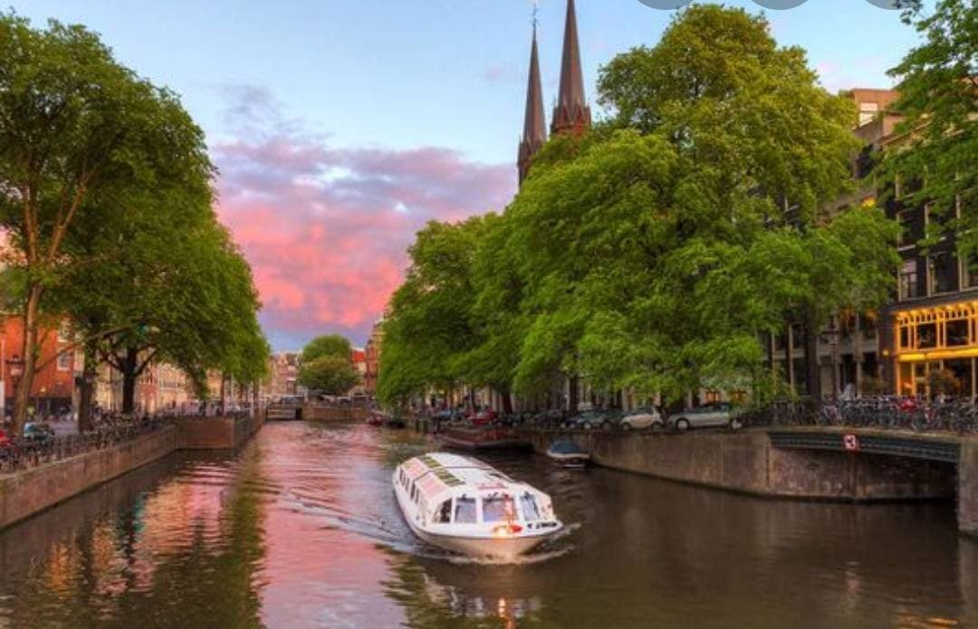 Place Canales de Ámsterdam