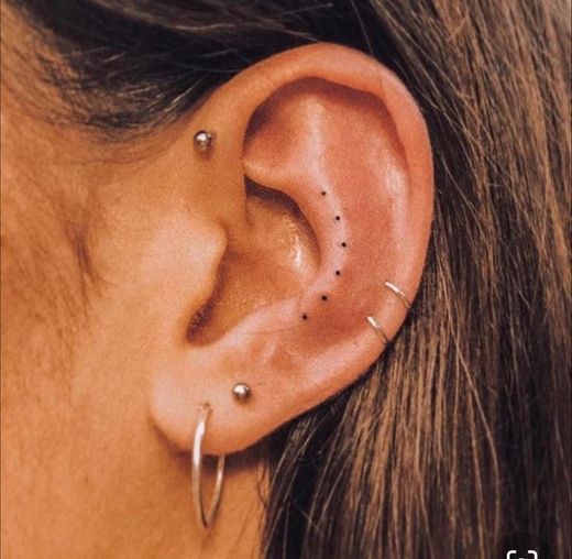 Fashion piercing na orelha + tatto