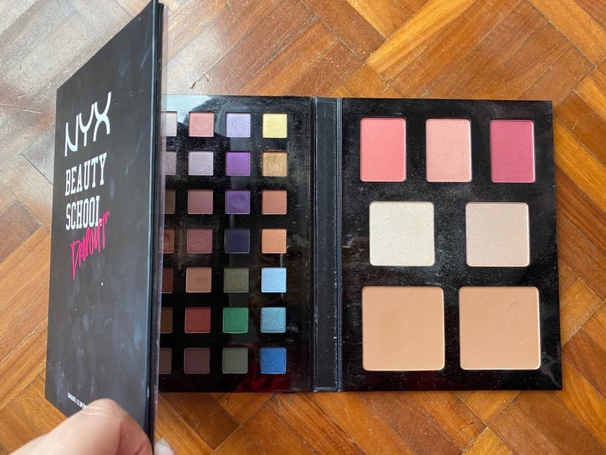 Product Nyx beauty school dropout palette 