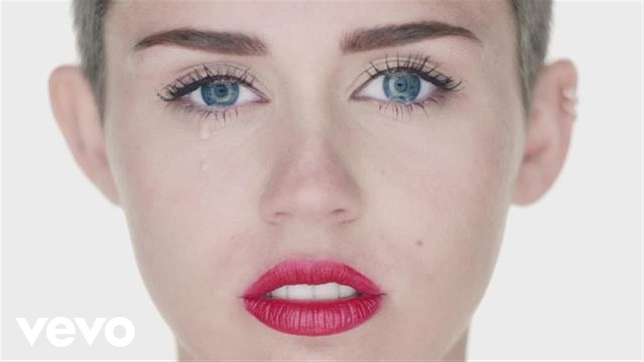 Fashion Miley Cyrus - Wrecking Ball (Official Video)