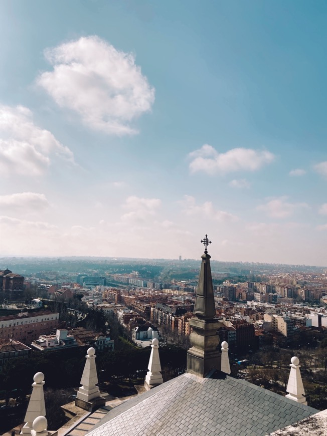 Lugar Almudena Cathedral