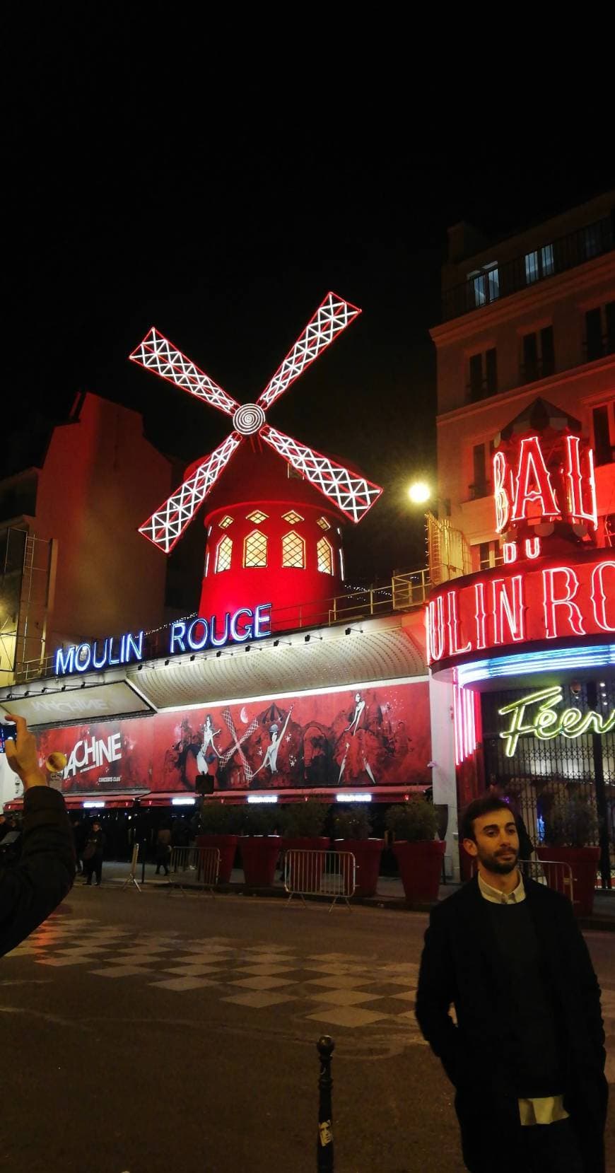 Place Moulin Rouge