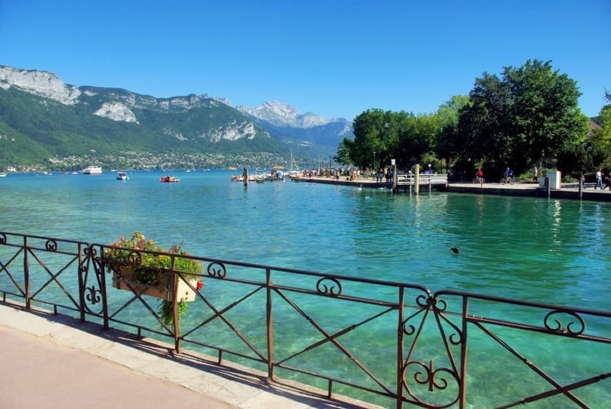 Place Lake Annecy