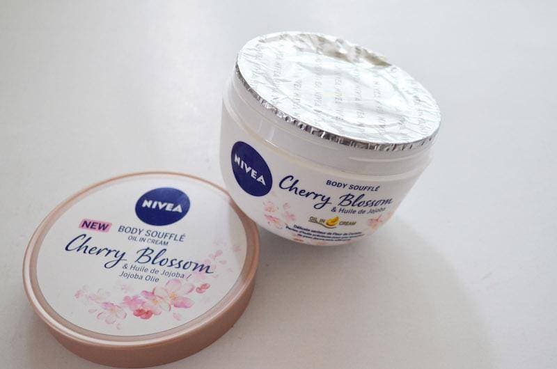 Product Creme Nivea Body Soufflé Cherry Blossom