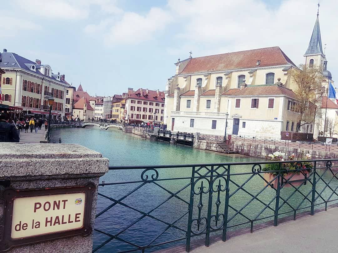 Place Pont de la Halle