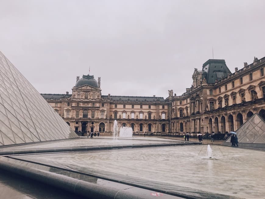 Place Louvre-Lens Museum