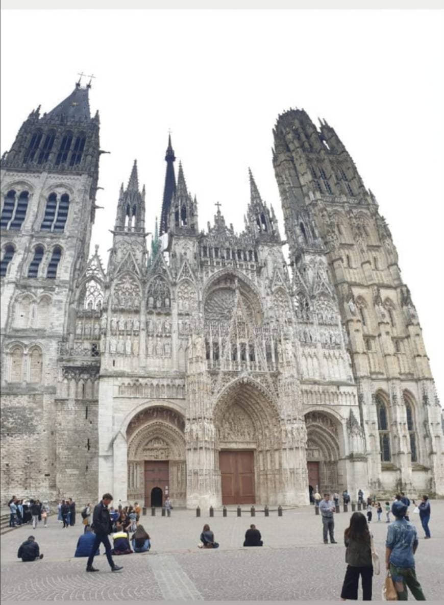 Lugar Cathédrale Notre-Dame de Rouen