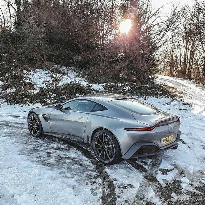 Moda Aston Martin