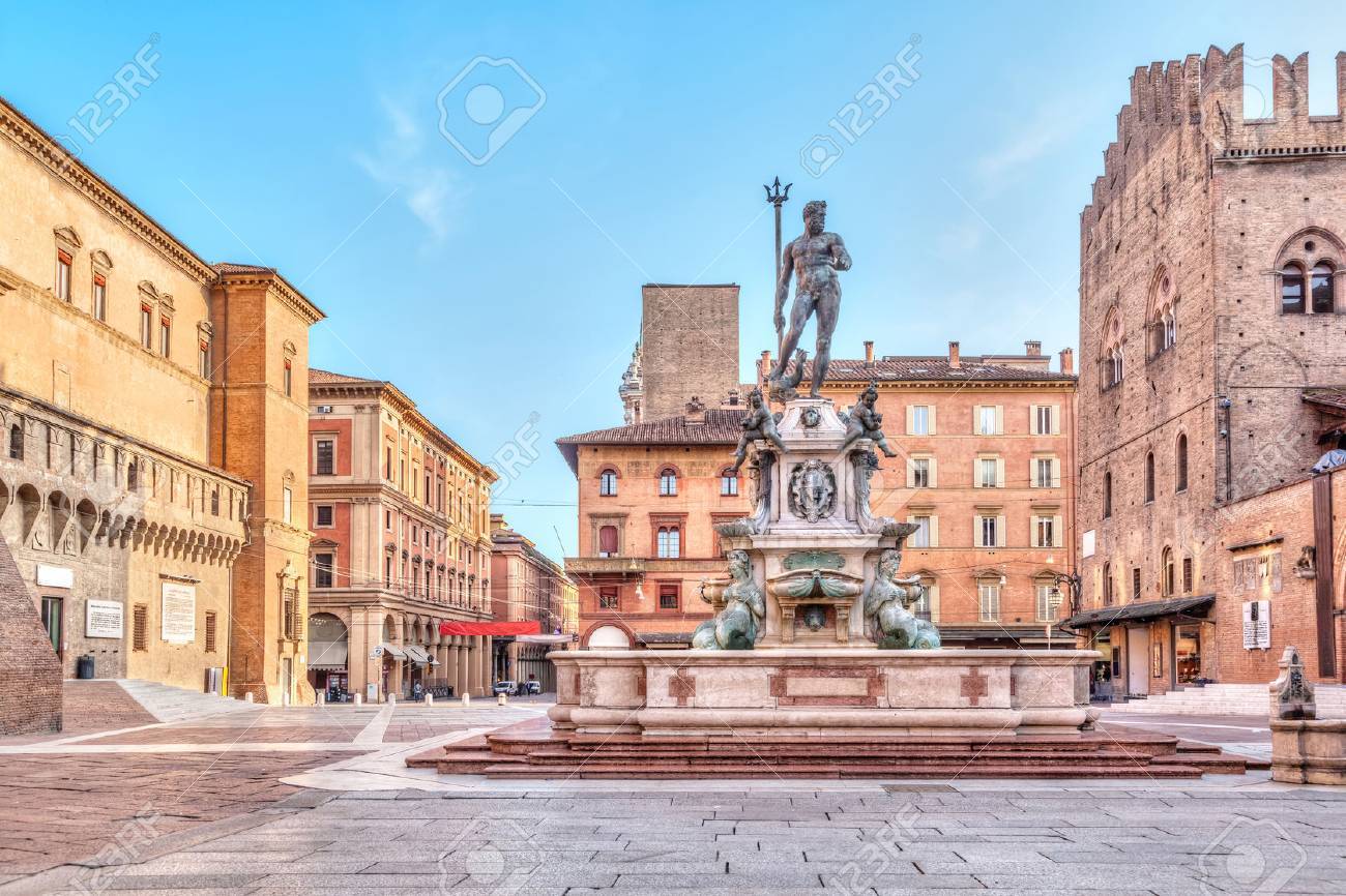 Place Piazza del Nettuno