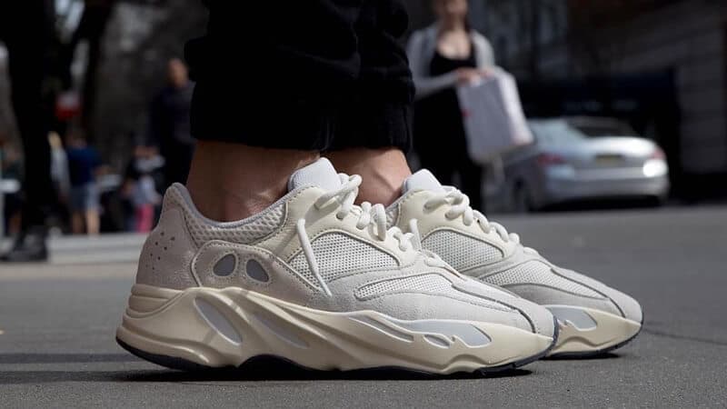 Fashion Yeezy Boost 700