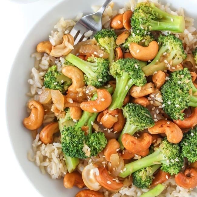 Fashion cashew and broccoli rice