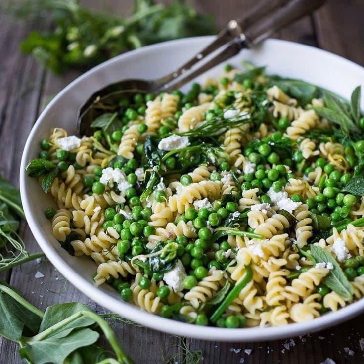 Fashion peas and cottage cheese fusilli