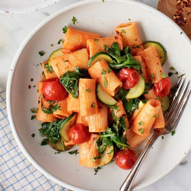 Fashion zucchini and tomato pasta