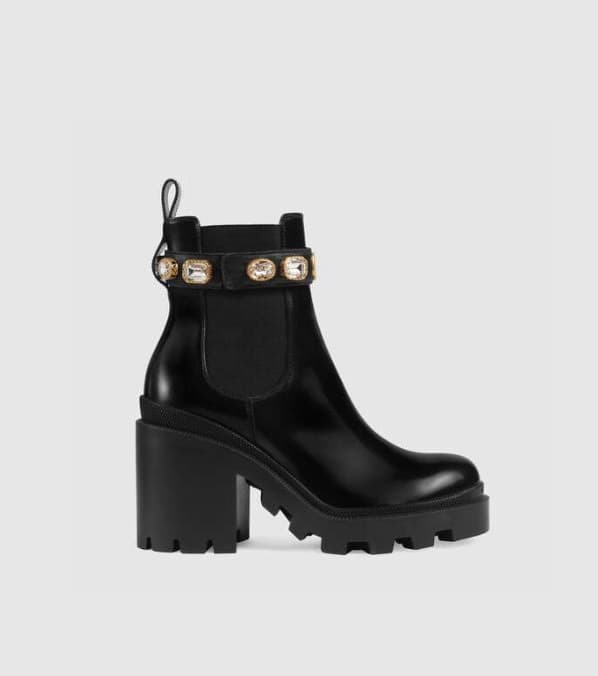 Moda Leather ankle boot with belt