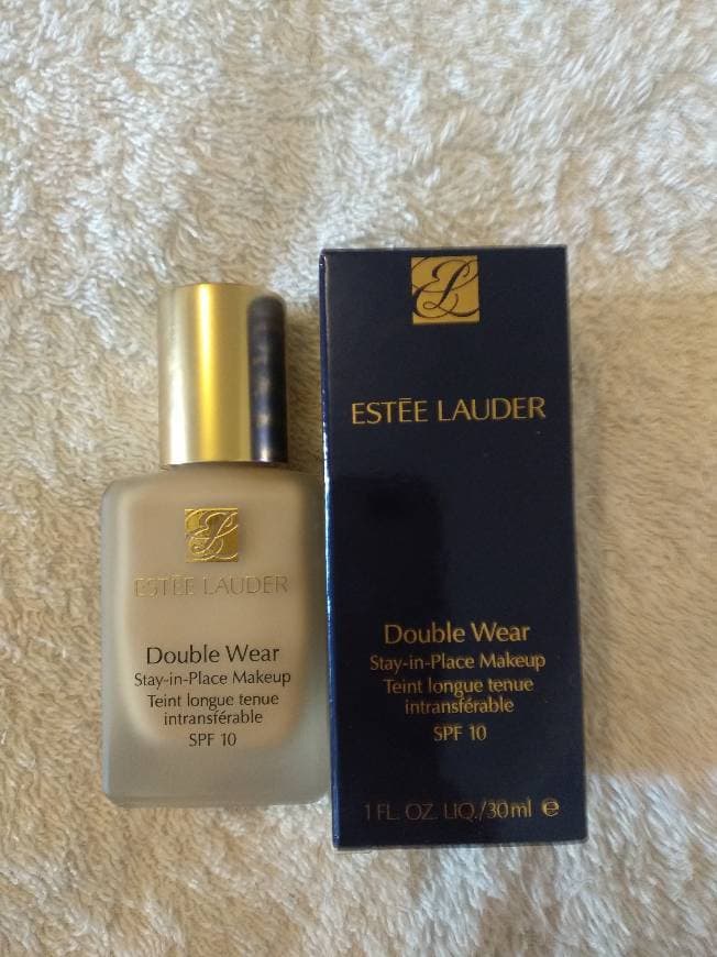 Moda Estée Lauder Double Wear Foundation