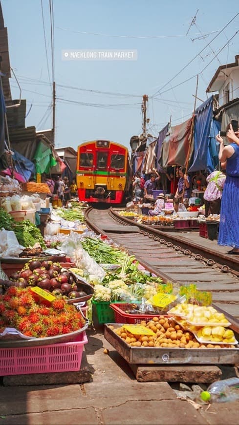 Lugar Maeklong Railway Market