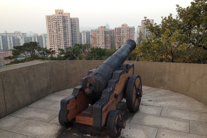 Place Mong-Há Fort