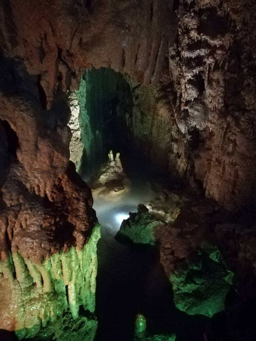 Place Grutas de Mira de Aire