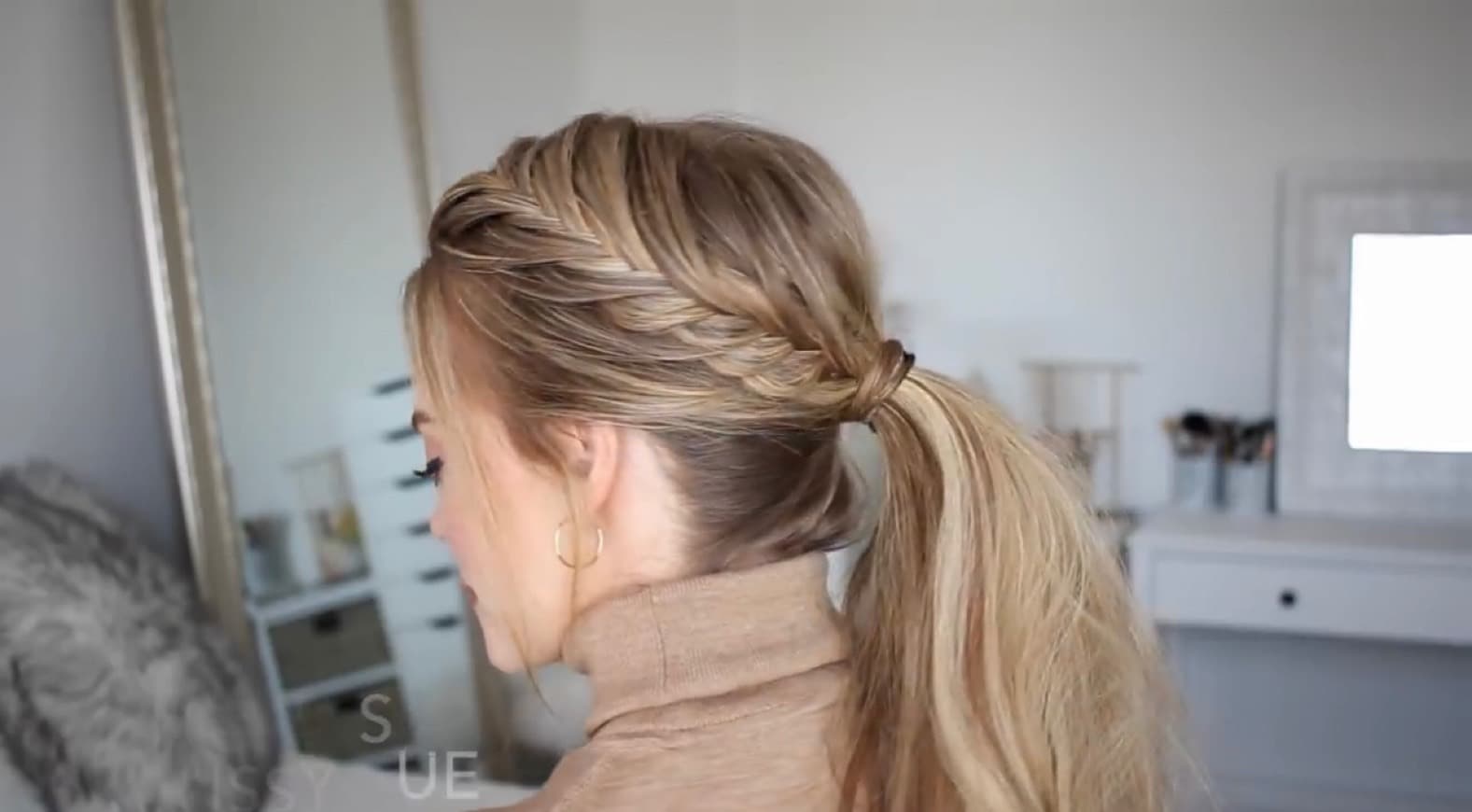 Moda Fishtail French Braid Ponytail