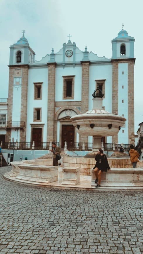 Place Praça de Giraldo