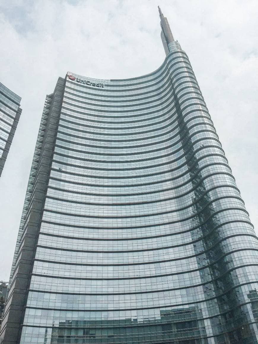 Lugar UniCredit Tower