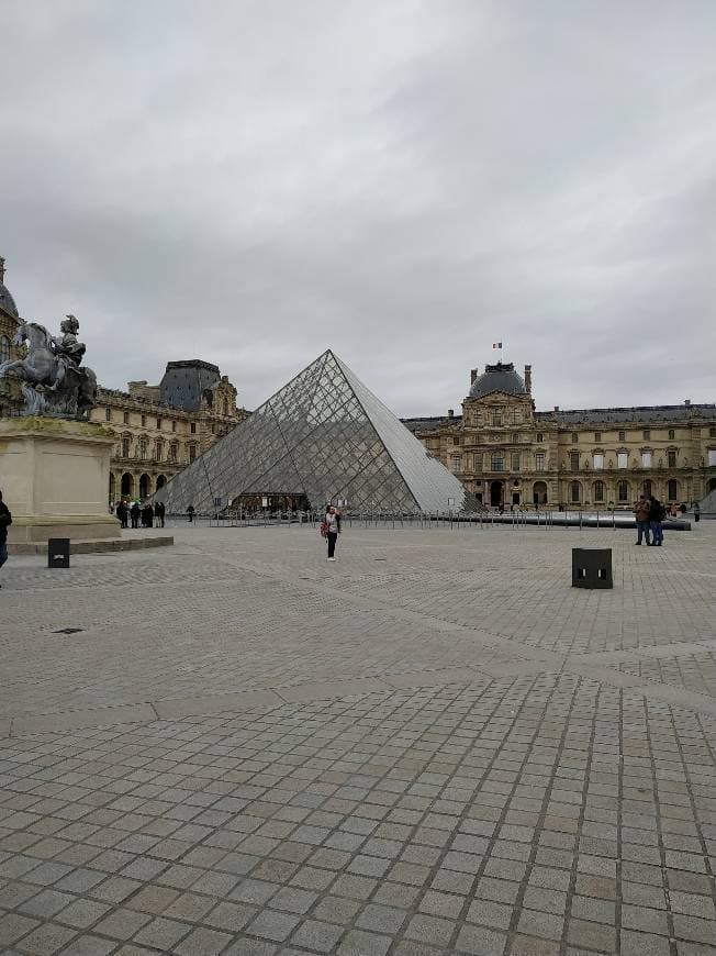 Place Museo del Louvre