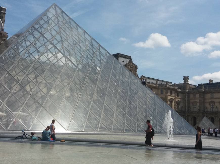 Place Museo del Louvre