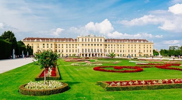 Place Schönbrunn Palace