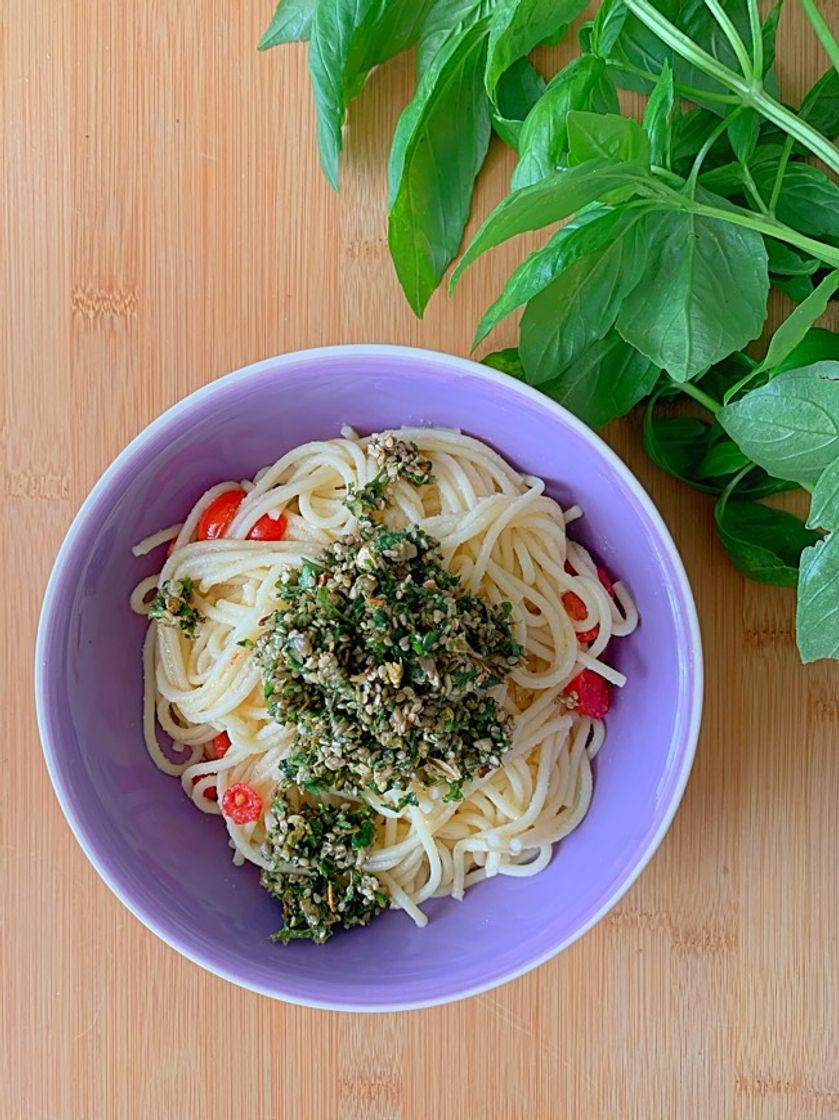 Moda Esparguete com tomate e pesto de manjericão 