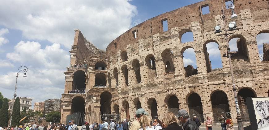 Lugar Coliseo de Roma