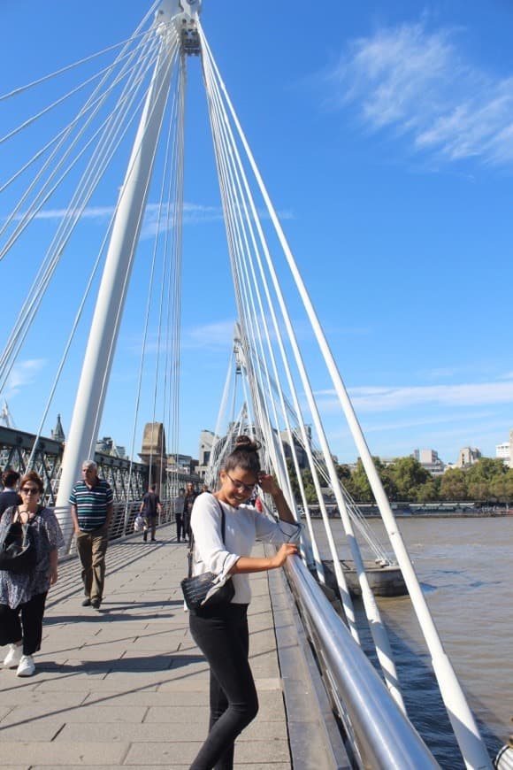 Place Hungerford Bridge and Golden Jubilee Bridges