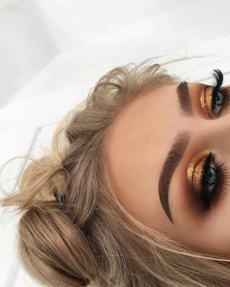 Fashion Sunset eye makeup