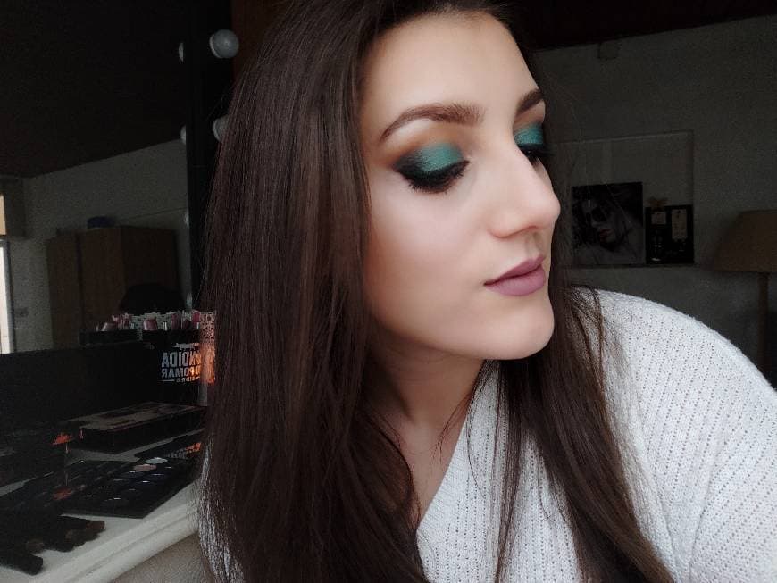 Fashion Green makeup