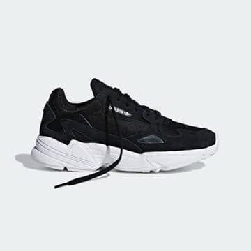 Product Adidas Falcon pretas 