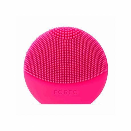 Belleza LUNA Play Plus de FOREO es el cepillo facial recargable de silicona