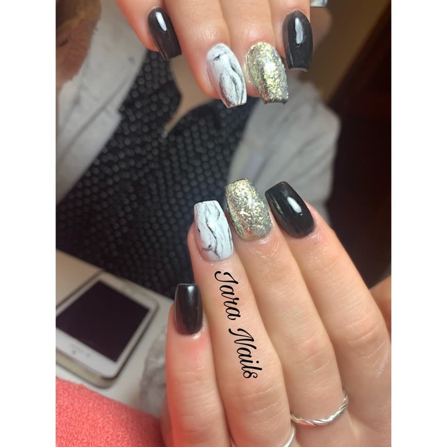 Moda Nails