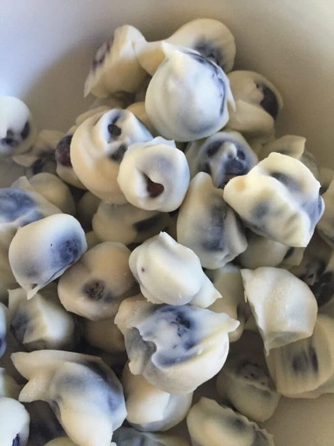 Moda Frozen Yogurt covered Blueberries 